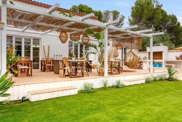 Casa con piscina y jardín en Sant Jordi d'Alfama - foto 5