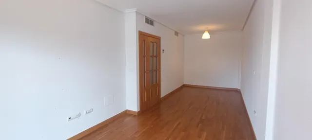 Oportunidad con TERRAZA en Juan Carlos I — 10