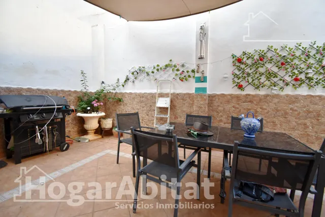 MUY AMPLIO CON 5 DORMITORIOS Y TERRAZA EN CENTRO — 33