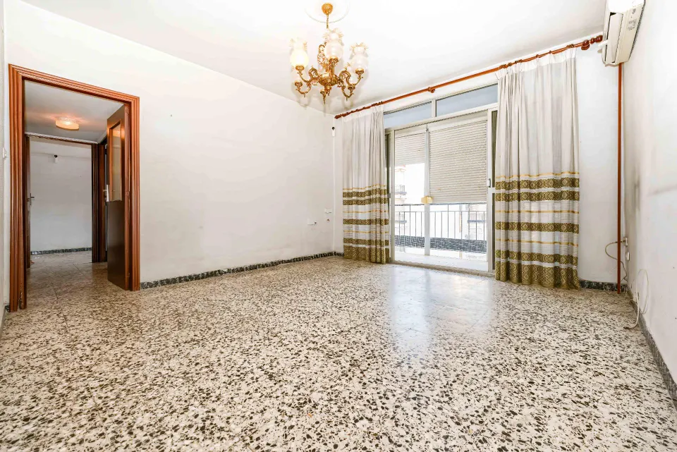 PISO EXTERIOR DE 4 DORMITORIOS Y TERRAZA