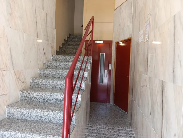 Piso de 89 m2 útiles con AMPLIA TERRAZA DE 40m2!!! Distribuido en cinco dormitorios, salón, cocina con despensa y terraza interior a patio de luces y un baño. — 33