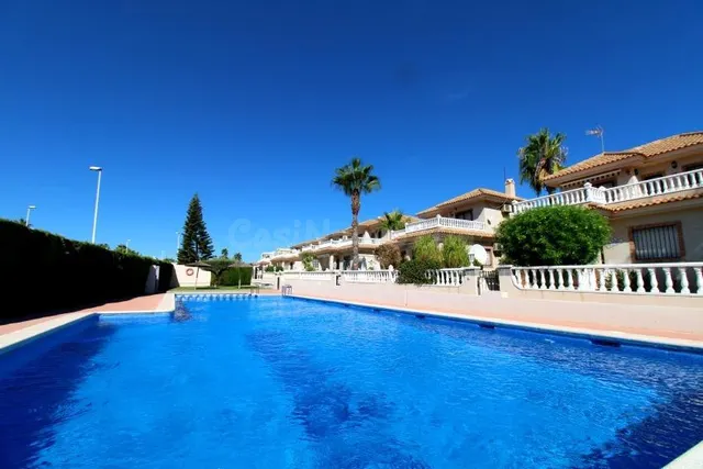 PRECIOSA VILLA EN ZONA VILLAMARTIN , 3 DORMITORIOS Y 2 BAÑOS - foto 3