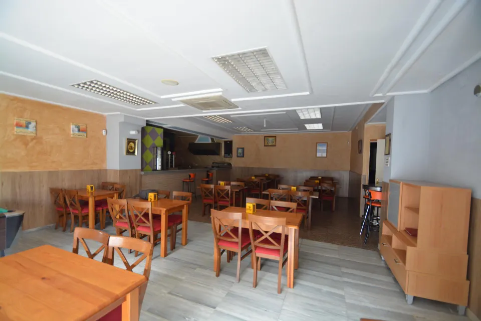 LOCAL ADAPTAT COM A CAFETERIA, EN VENDA *  VILANOVA DEL CAMÍ - ESTACIÓ