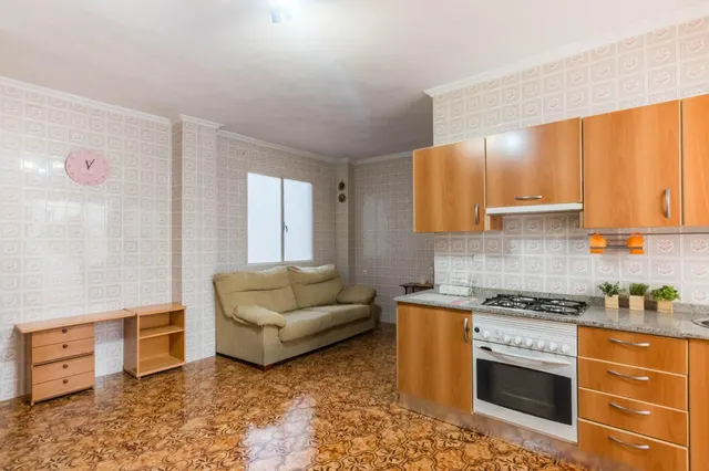 VIVIENDA CON GRAN PATIO PRIVADO FRENTE AL NUEVO HOTEL BARCELÓ 5★ — 12