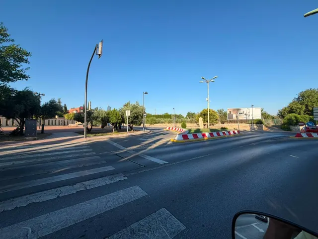 Plaza de garaje cerrada en el centro de La Zubia — 9