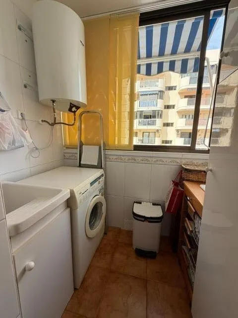 PISO CENTRICO EN FUENGIROLA CON VISTAS LATERALES AL PUERTO JUNTO A LA PLAYA. PERFECTO ESTADO — 13