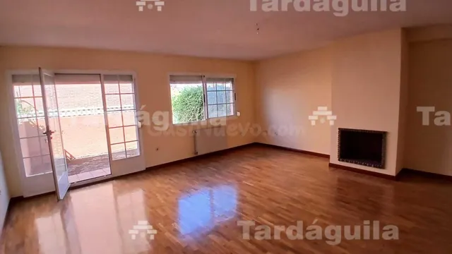 CHALET ADOSADO EN VILLARES DE LA REINA - foto 2