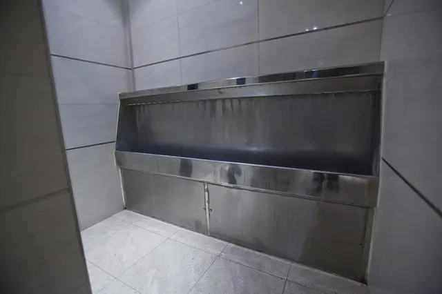 Pub en pleno funcionamiento en venta en Quintanar del Rey. — 36