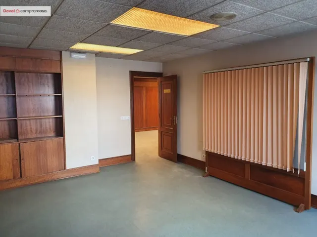 Fantástica, oficina mucha luz,  oficina en zona peatonal. — 13