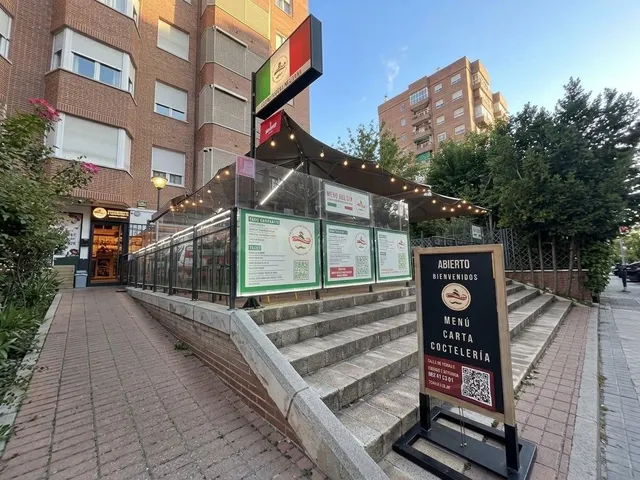 BAR RESTAURANTE con salida de humos y terraza — 5