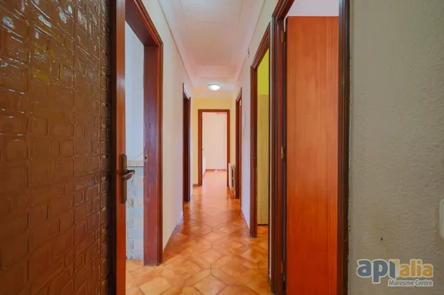 Gran piso en Breda: 4 dormitorios, muy luminoso y junto al centro — 23