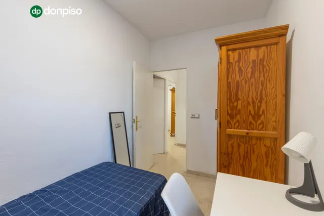 Piso ideal para inversión con alta rentabilidad junto a facultades de  Cartuja en Granada — 10