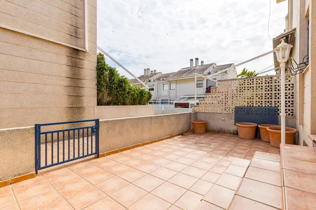 Dúplex con garaje privado y piscina comunitaria en Los Rectores. — 26