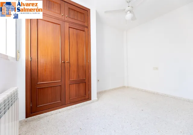 Vive en el corazón de Armilla: 4 dormitorios, patio, terraza y garaje — 16