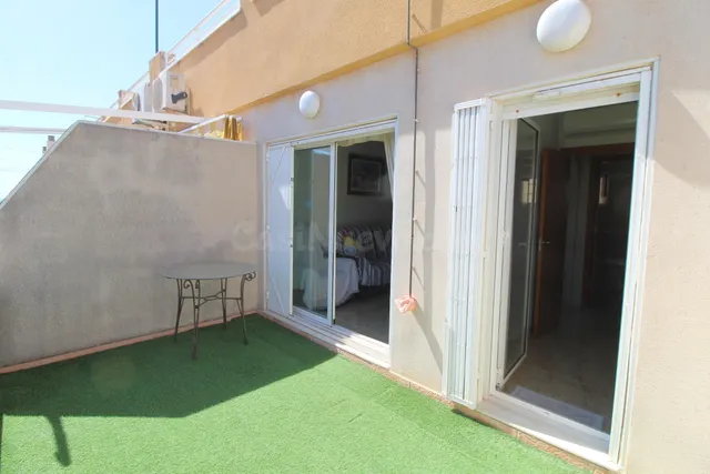 Ático de 3 dormitorios y 2 baños, con solárium privado y plaza de aparcamiento — 3