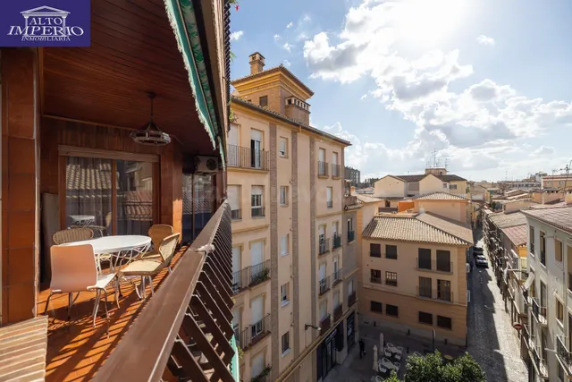 Piso y cochera en venta junto Acera de Darro. — 2