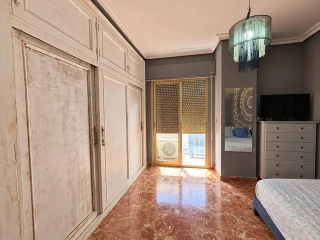 Piso en venta de 4 dormitorios, 3 baños, balcón y patio — 11
