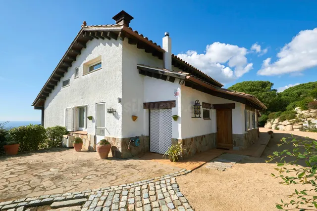 ESPECTACULAR CASA EN LA CORNISA CON VISTAS AL MAR — 4