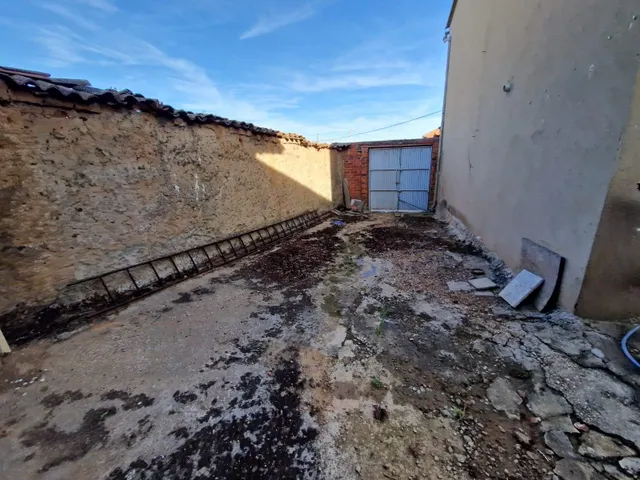 SE VENDE CASA EN VILLACALBIEL, 2 PLANTAS, PATIO 60 M2, CALEFACCIÓN, NECESITA REFORMAS — 16