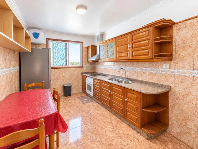 Vivienda de cuatro dormitorios con balcón en Arucas - Santidad — 32