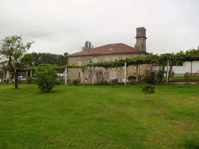 SE VENDE CASA SEÑORIAL PAREADA DE PIEDRA REFORMADA Y EN PERF - foto 4