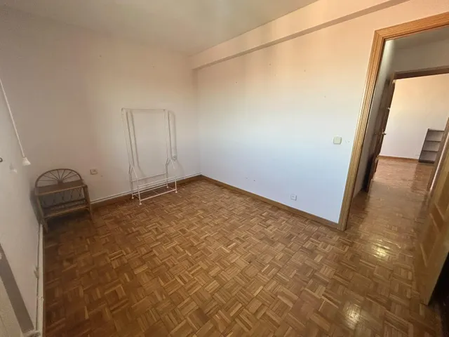Piso en Calle Camarena — 17