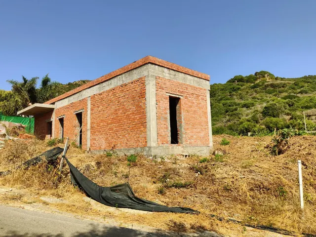 VIVIENDA EN CONSTRUCCIÓN EN EL FARO — 6