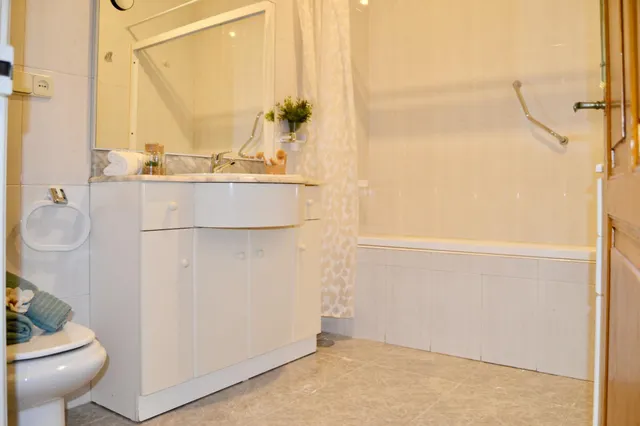 AMPLIA VIVIENDA EN EL CORAZON DE PAMPLONA — 48