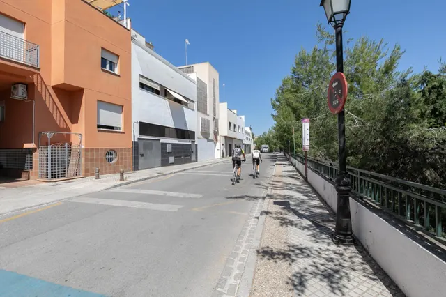 Magnífico adosado con apartamento independiente en Bola de Oro, Granada — 45