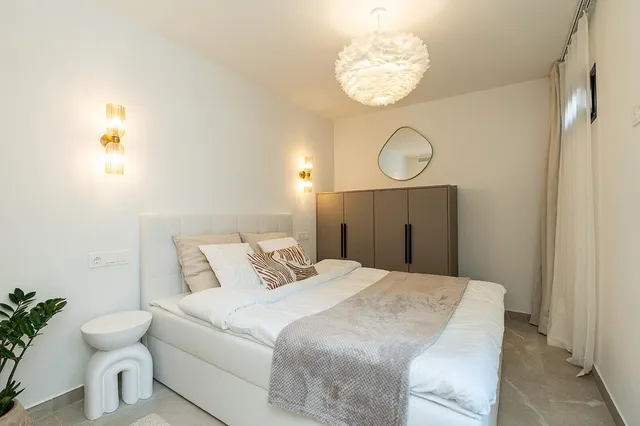 Casa adosada de 4 dormitorios en La Rinconada Valle del Golf de Nueva Andalucía Completamente reformado con altos estándares. — 20