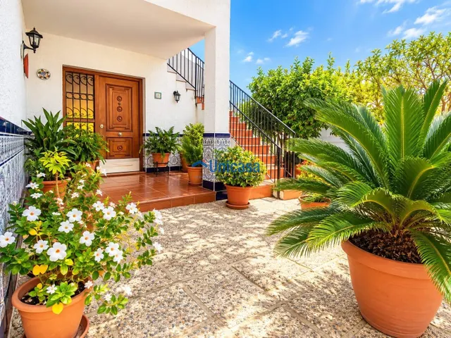 CHALET INDEPENDIENTE · 2 VIVIENDAS · PARCELA DE 422 M2 — 36