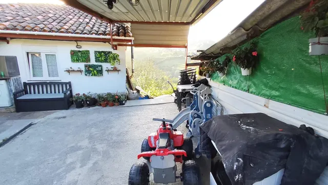 Casa reformada con terraza, finca de 750 m2 y cuadra, con vistas al Aramo — Morcín — 43