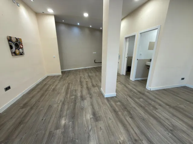 Impecable local en Cal Font, primera linea, dos escaparates. — 10