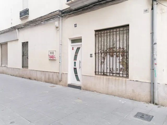 BAJO COMERCIAL CON POSIBILIDAD DE VIVIENDA EN VENTA — 8