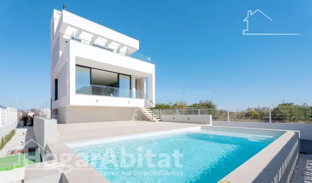 CHALET DE LUJO A ESTRENAR CON PISCINA E IMPRESIONASTES VISTA - foto 4