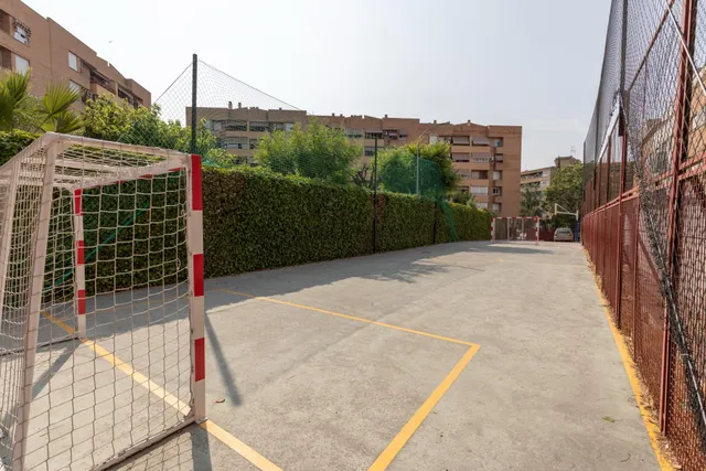 Amplio piso de 4 dormitorios en la prestigiosa urbanización Las Brisas – La Chana — 47