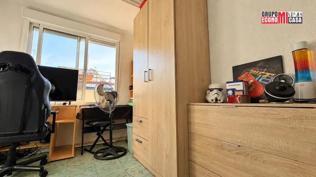 Vivienda de 3 dormitorios con balcón en Plaza Madrid, Elche (Alicante) — 7