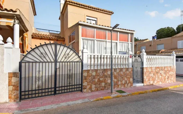SERENA I. ACOGEDOR ADOSADO EN ESQUINA CON SOLARIUM PRIVADO, ORIENTACIÓN SUR — 2