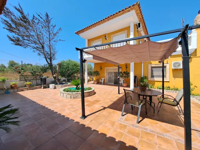 EXCLUSIVO CHALET EN VENTA EN URBANIZACION (ALBERIC) - foto 3