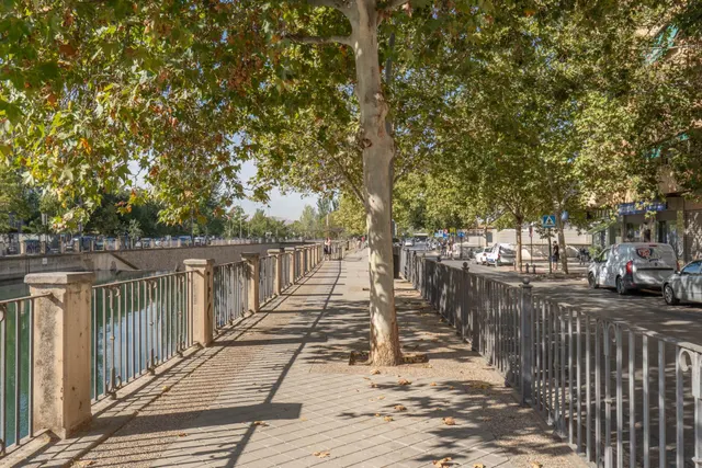 Plaza de garaje cerrado con estanterías en parque Genil cerca de Hospital La Inmaculada — 38