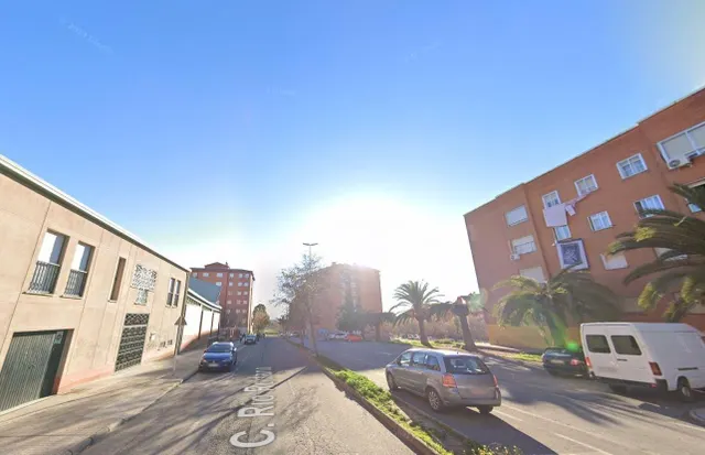 Se vende piso OKUPA en Cáceres (Cáceres). - foto 2