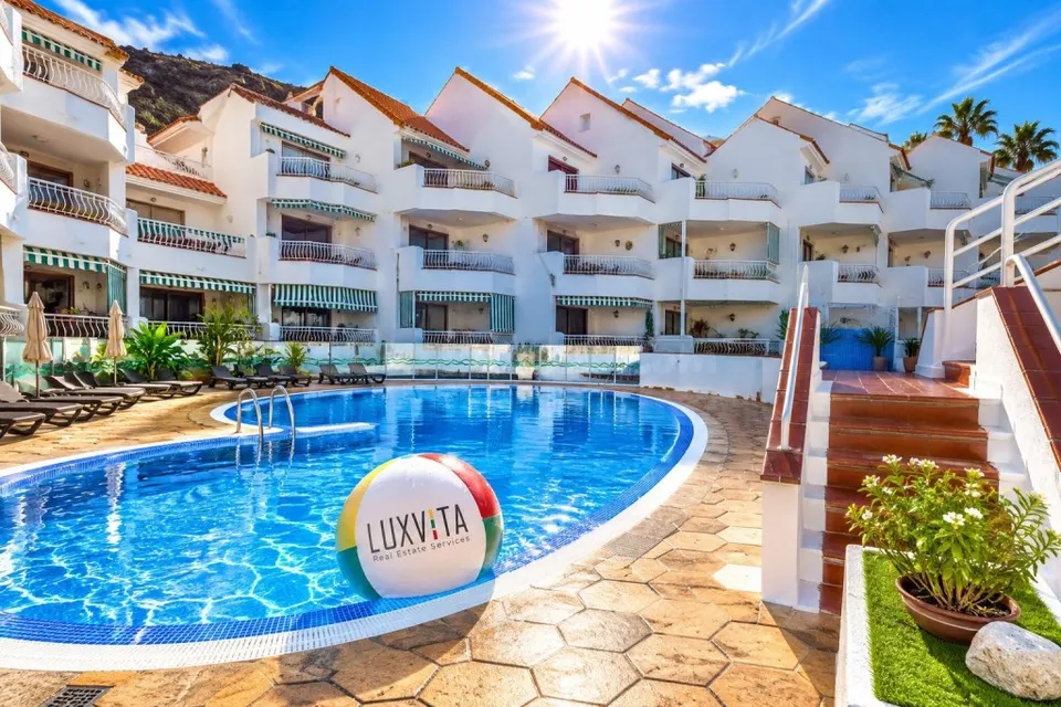 Apartamento con encanto de 1 dormitorio, buhardilla y terraza en Los Cristianos