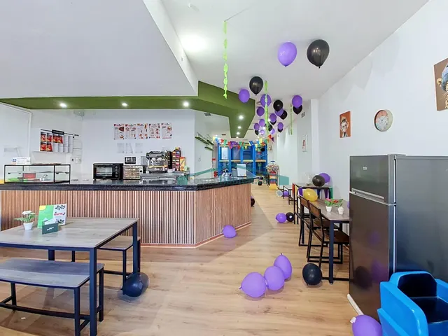 Se traspasa ludoteca-cafetería en Tavernes Blanques — 6