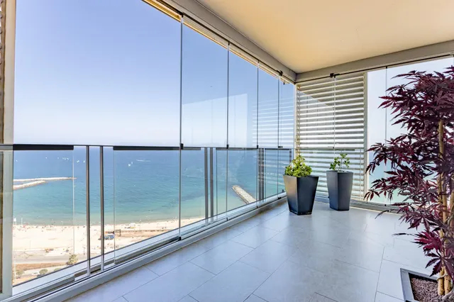 PRIMERA LINEA DEL MAR — 5