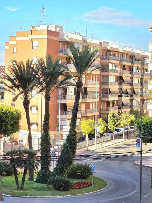 FANTASTICO PISO SEMINUEVO CON TERRAZA - PUERTO SANTA POLA - foto 2