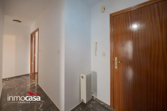 Se Vende amplio piso en  zona Villarejo, con Terraza y Vistas Despejadas — 7