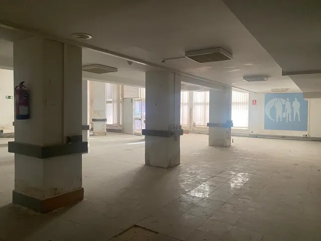 Local enorme en el centro — 27