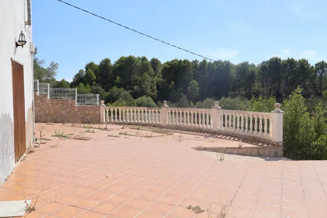 MASIA VALLADA CON PISCINA, ZONA PARA CABALLOS Y MAS DE 2 HECTAREAS DE TERRENO — 9