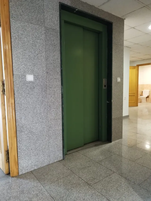 ENTRESUELO PARA OFICINAS JUNTO CENTRO COMERCIAL VEGA PLAZA — 21