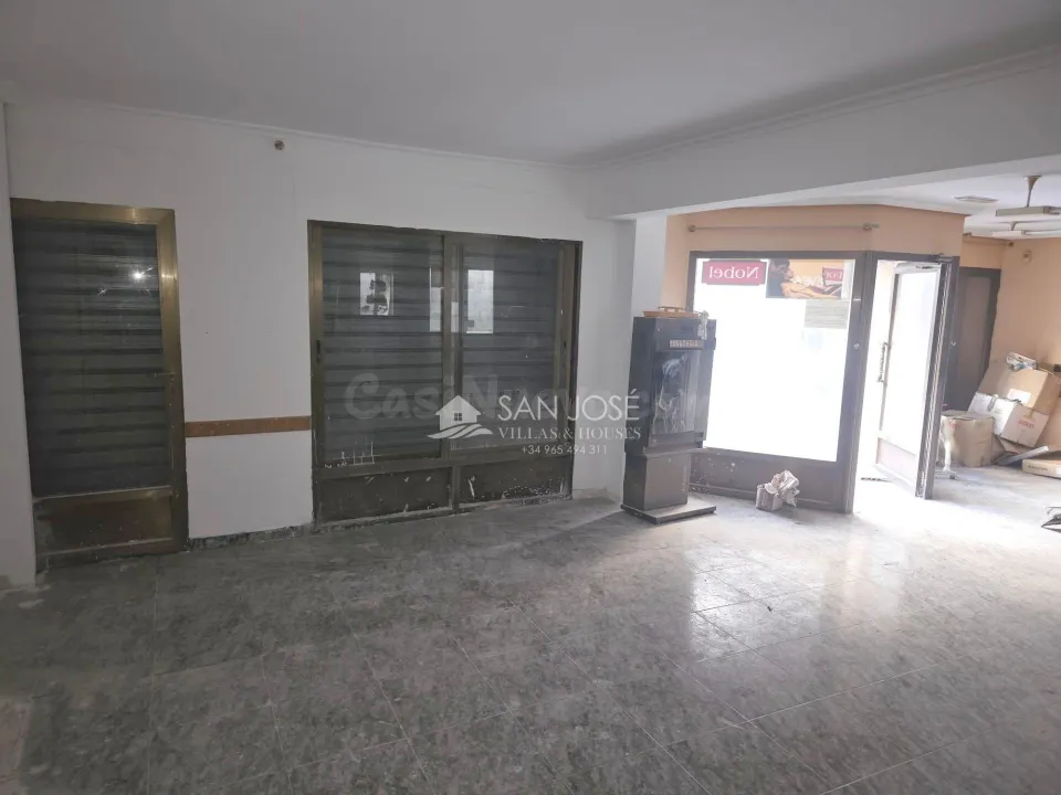 Venta de local comercial en Elche, zona carrus